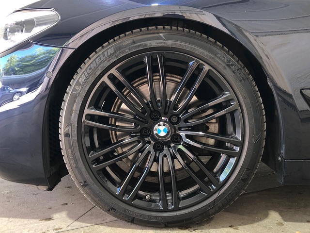 BMW Serie 5 520d Touring color Negro. Año 2018. 140KW(190CV). Diésel. En concesionario Movilnorte El Plantio de Madrid