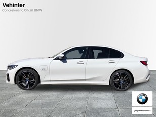 Fotos de BMW Serie 3 320e color Blanco. Año 2022. 150KW(204CV). Híbrido Electro/Gasolina. En concesionario Vehinter Getafe de Madrid