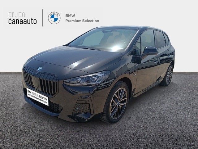 BMW Serie 2 225e Active Tourer color Negro. Año 2024. 180KW(245CV). Híbrido Electro/Gasolina. En concesionario CANAAUTO - TACO de Sta. C. Tenerife