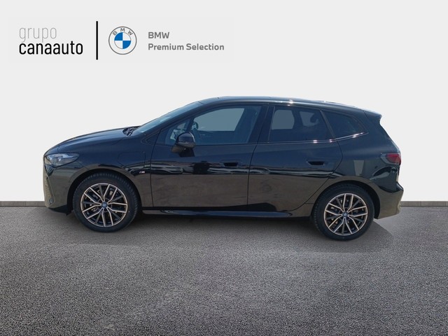 BMW Serie 2 225e Active Tourer color Negro. Año 2024. 180KW(245CV). Híbrido Electro/Gasolina. En concesionario CANAAUTO - TACO de Sta. C. Tenerife