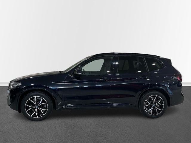 BMW X3 xDrive20d color Negro. Año 2022. 140KW(190CV). Diésel. En concesionario MURCIA PREMIUM S.L. JUAN CARLOS I de Murcia