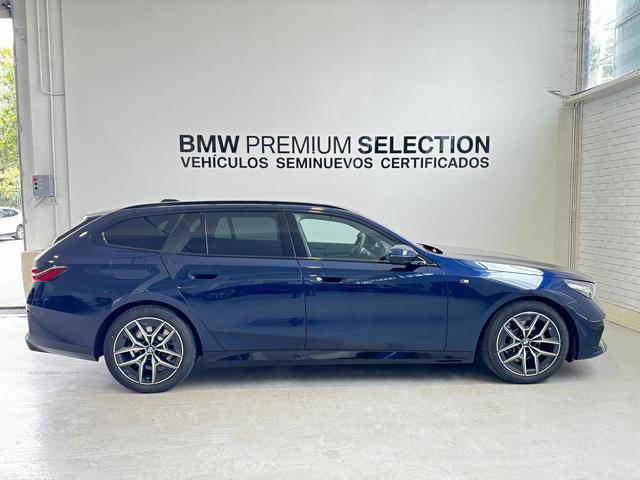 BMW Serie 5 520d Touring color Azul. Año 2024. 145KW(197CV). Diésel. En concesionario Lurauto - Gipuzkoa de Guipuzcoa