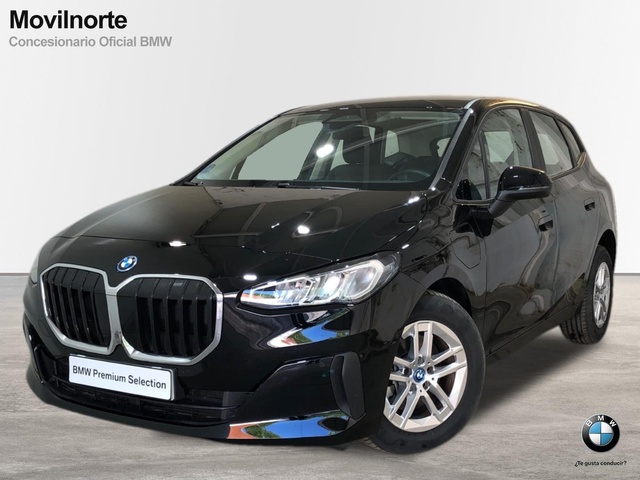 BMW Serie 2 225e Active Tourer color Negro. Año 2023. 180KW(245CV). Híbrido Electro/Gasolina. En concesionario Movilnorte El Plantio de Madrid