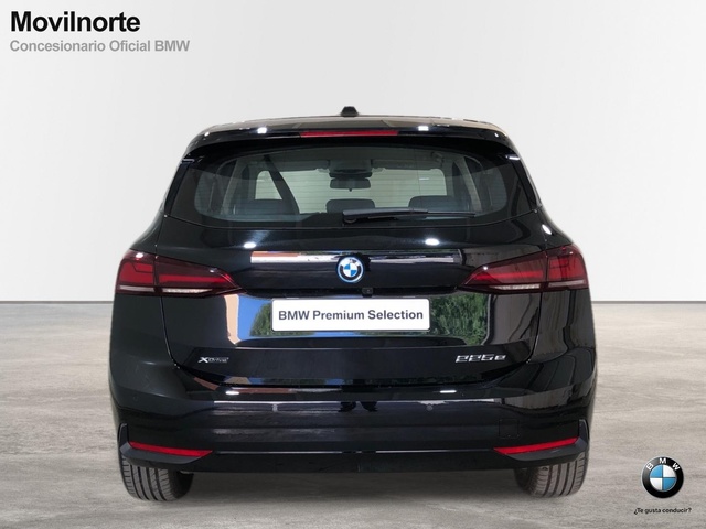 BMW Serie 2 225e Active Tourer color Negro. Año 2023. 180KW(245CV). Híbrido Electro/Gasolina. En concesionario Movilnorte El Plantio de Madrid