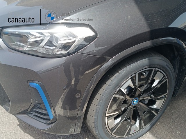 BMW iX3 M Sport color Gris. Año 2024. 210KW(286CV). Eléctrico. En concesionario DEMO de Sta. C. Tenerife