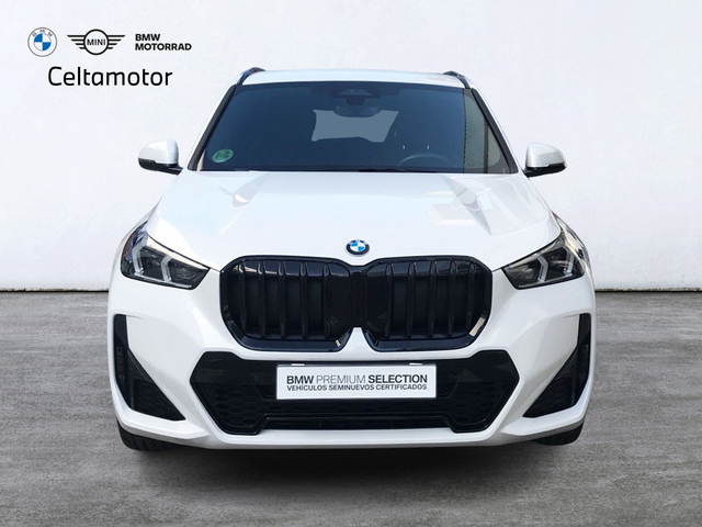 BMW X1 sDrive18d color Blanco. Año 2023. 110KW(150CV). Diésel. En concesionario Celtamotor Vigo  de Pontevedra