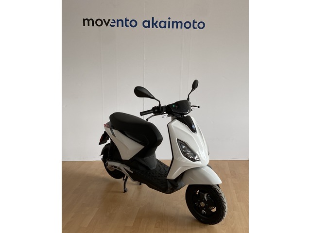 Piaggio 1 FOREVER WHITE en Barcelona