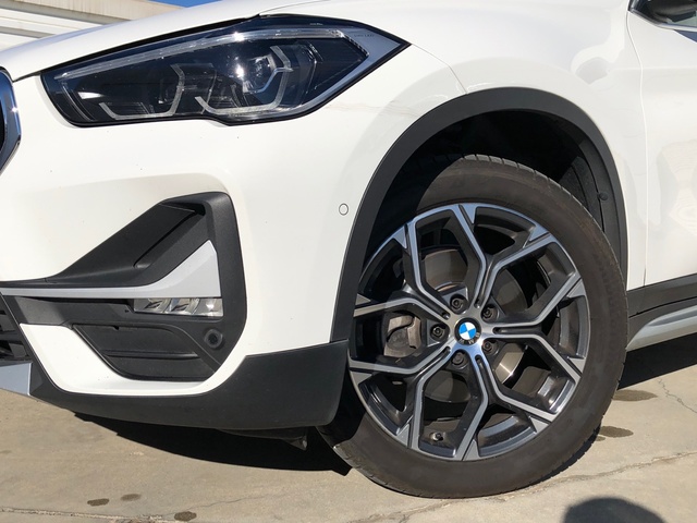 BMW X1 sDrive18d color Blanco. Año 2020. 110KW(150CV). Diésel. En concesionario Momentum S.A. de Madrid