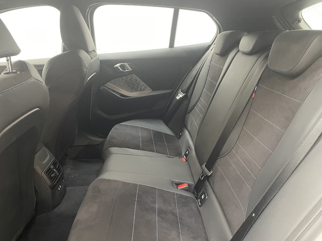 BMW Serie 1 120d color Blanco. Año 2024. 120KW(163CV). Diésel. En concesionario Cabrero Motorsport de Huesca