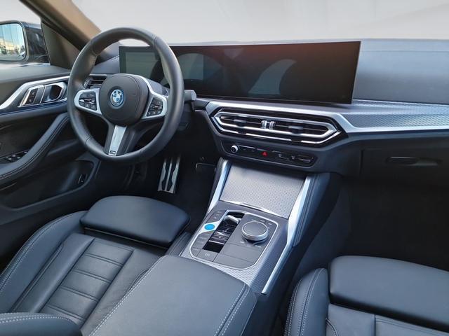 BMW i4 eDrive40 color Negro. Año 2023. 250KW(340CV). Eléctrico. En concesionario Automotor Premium Marbella - Málaga de Málaga