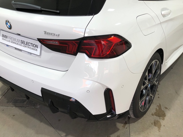 BMW Serie 1 120d color Blanco. Año 2024. 120KW(163CV). Diésel. En concesionario Movilnorte El Plantio de Madrid
