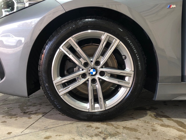 BMW Serie 1 118d color Gris. Año 2023. 110KW(150CV). Diésel. En concesionario Movilnorte El Plantio de Madrid
