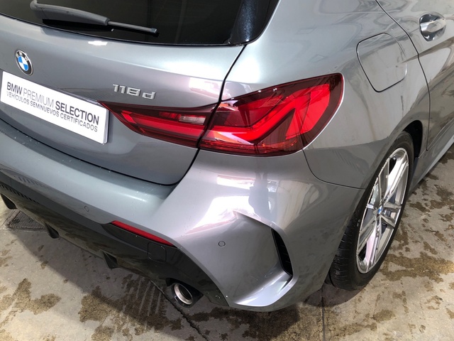 BMW Serie 1 118d color Gris. Año 2023. 110KW(150CV). Diésel. En concesionario Movilnorte El Plantio de Madrid