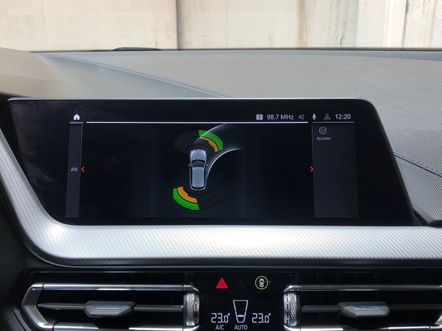 BMW Serie 1 118d color Gris. Año 2023. 110KW(150CV). Diésel. En concesionario Movilnorte El Plantio de Madrid