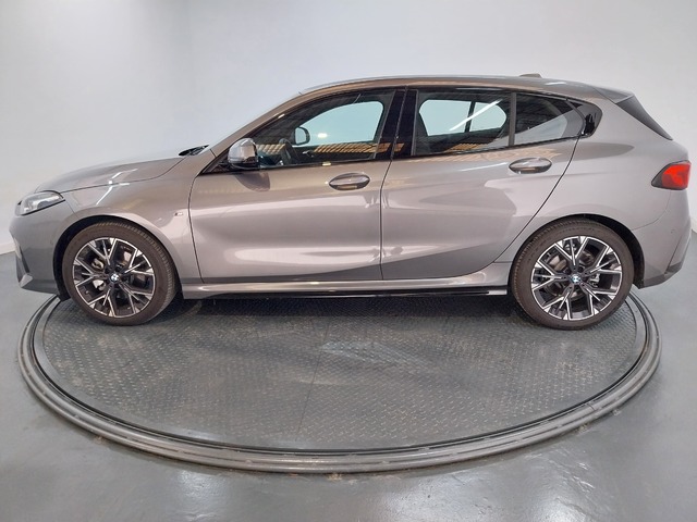 BMW Serie 1 120d color Gris. Año 2024. 120KW(163CV). Diésel. En concesionario Proa Premium Palma de Baleares