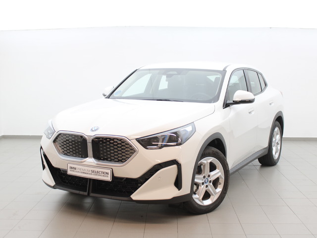 BMW iX2 eDrive20 color Blanco. Año 2024. 150KW(204CV). Eléctrico. En concesionario Augusta Aragon S.A. de Zaragoza