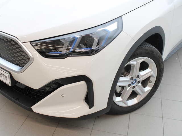 BMW iX2 eDrive20 color Blanco. Año 2024. 150KW(204CV). Eléctrico. En concesionario Augusta Aragon S.A. de Zaragoza