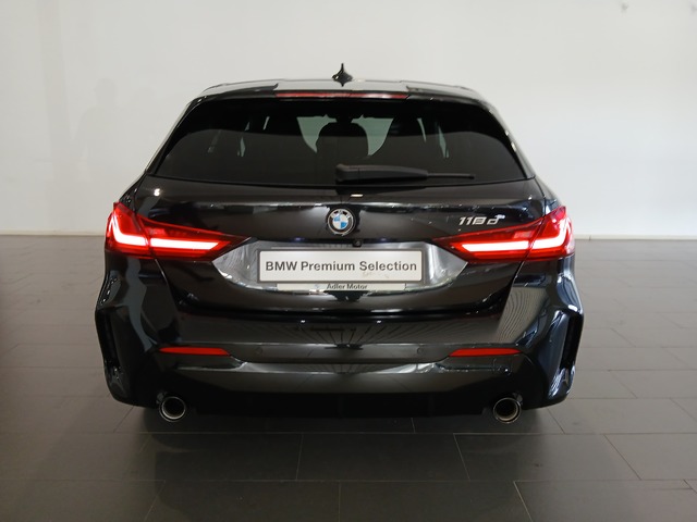 BMW Serie 1 118d color Negro. Año 2021. 110KW(150CV). Diésel. En concesionario Adler Motor S.L. TOLEDO de Toledo