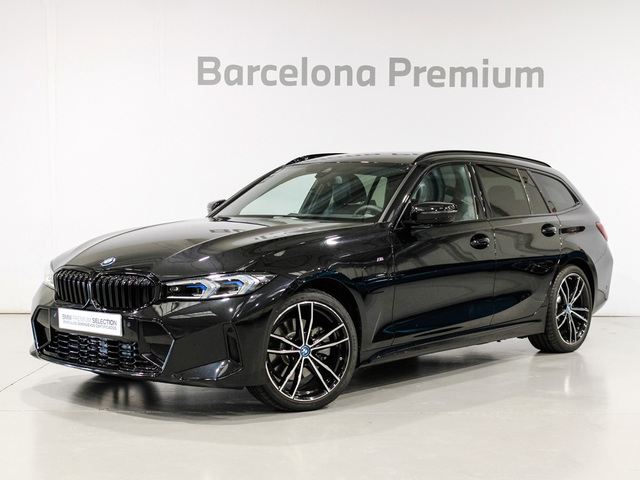 BMW Serie 3 330e Touring color Negro. Año 2023. 215KW(292CV). Híbrido Electro/Gasolina. En concesionario Barcelona Premium -- GRAN VIA de Barcelona