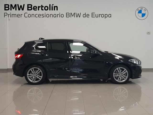 BMW Serie 1 118d color Negro. Año 2024. 110KW(150CV). Diésel. En concesionario Automoviles Bertolin S.L. de Valencia