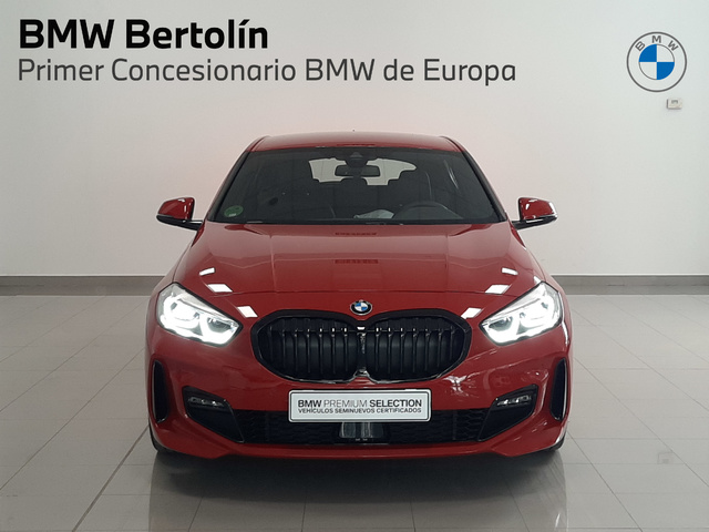 BMW Serie 1 118d color Rojo. Año 2024. 110KW(150CV). Diésel. En concesionario Automoviles Bertolin S.L. de Valencia