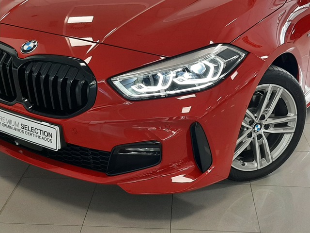 BMW Serie 1 118d color Rojo. Año 2024. 110KW(150CV). Diésel. En concesionario Automoviles Bertolin S.L. de Valencia