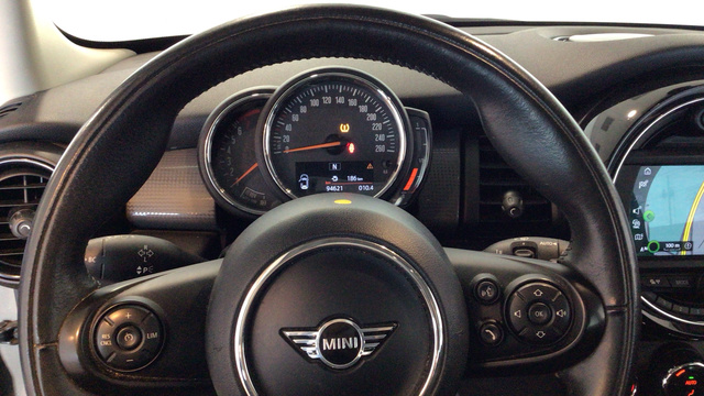 fotoG 10 del MINI MINI 5 Puertas Cooper 100 kW (136 CV) 136cv Gasolina del 2019 en Madrid