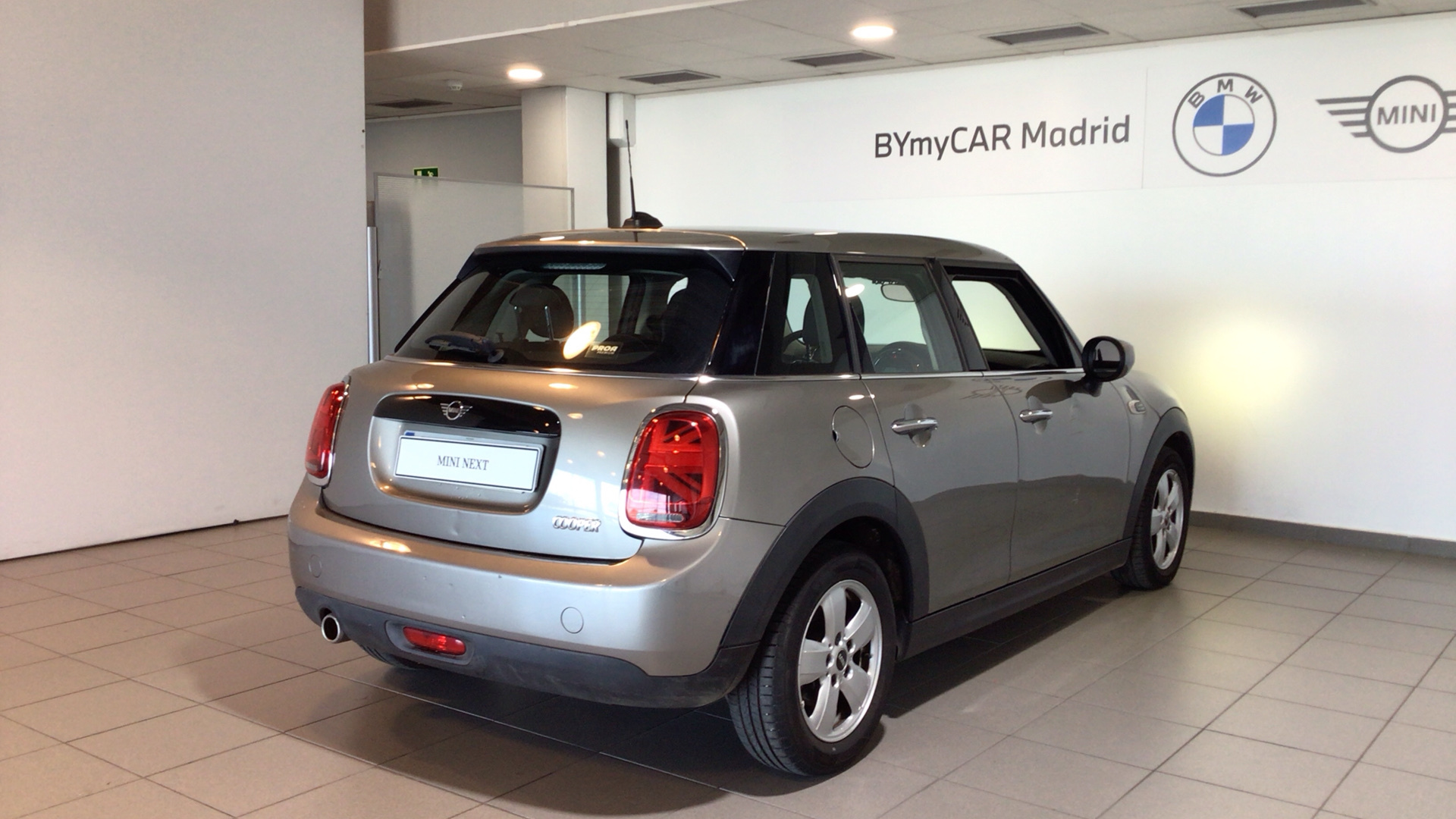 fotoG 3 del MINI MINI 5 Puertas Cooper 100 kW (136 CV) 136cv Gasolina del 2019 en Madrid