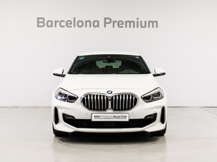 Fotos de BMW Serie 1 118i color Blanco. Año 2021. 103KW(140CV). Gasolina. En concesionario Barcelona Premium -- GRAN VIA de Barcelona