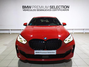 Fotos de BMW Serie 1 118d color Rojo. Año 2024. 110KW(150CV). Diésel. En concesionario Hispamovil, Orihuela de Alicante