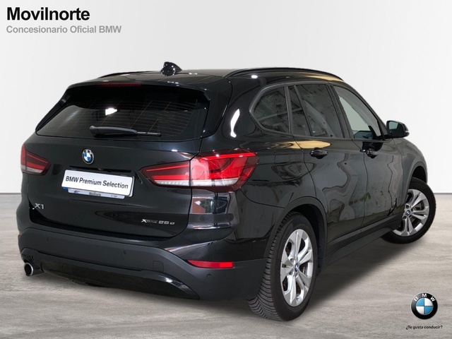 BMW X1 xDrive25e color Negro. Año 2021. 162KW(220CV). Híbrido Electro/Gasolina. En concesionario Movilnorte El Carralero de Madrid