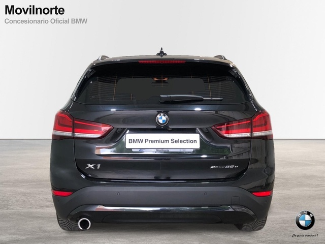 BMW X1 xDrive25e color Negro. Año 2021. 162KW(220CV). Híbrido Electro/Gasolina. En concesionario Movilnorte El Carralero de Madrid