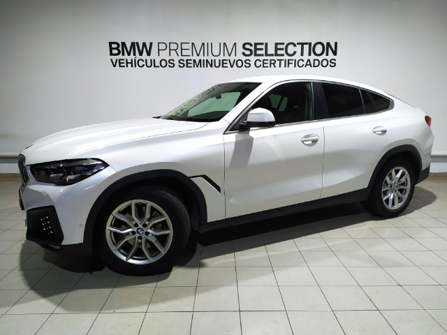 BMW X6 xDrive30d color Blanco. Año 2021. 210KW(286CV). Diésel. En concesionario Hispamovil, Torrevieja de Alicante