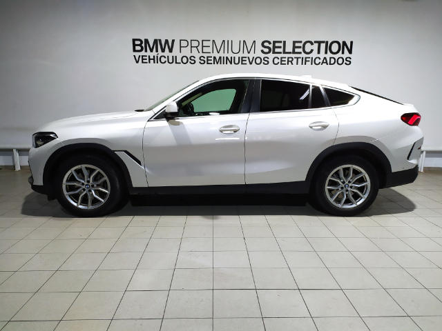 BMW X6 xDrive30d color Blanco. Año 2021. 210KW(286CV). Diésel. En concesionario Hispamovil, Torrevieja de Alicante