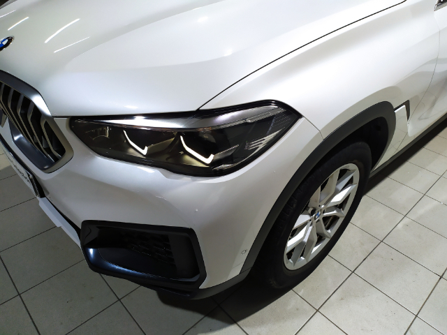 BMW X6 xDrive30d color Blanco. Año 2021. 210KW(286CV). Diésel. En concesionario Hispamovil, Torrevieja de Alicante