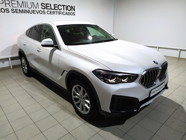 BMW X6 xDrive30d color Blanco. Año 2021. 210KW(286CV). Diésel. En concesionario Hispamovil, Torrevieja de Alicante