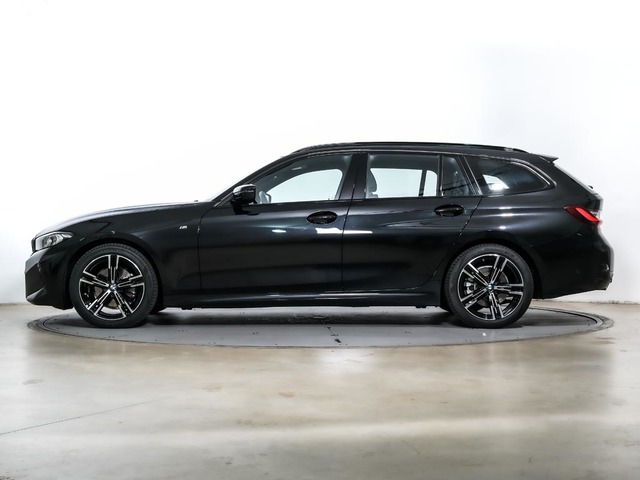 BMW Serie 3 320d Touring color Negro. Año 2024. 140KW(190CV). Diésel. En concesionario Oliva Motor Tarragona de Tarragona