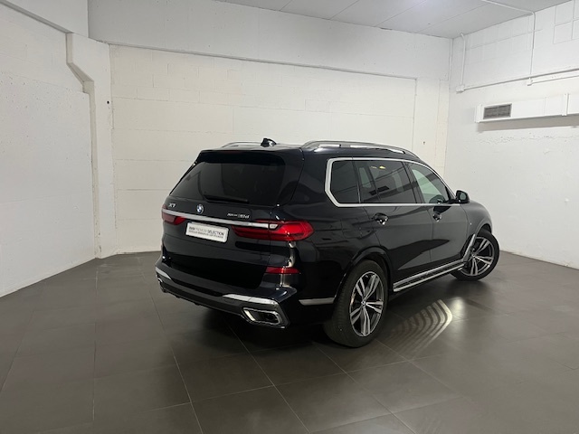 BMW X7 xDrive30d color Negro. Año 2021. 195KW(265CV). Diésel. En concesionario Amiocar S.A. de Coruña