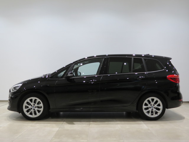 BMW Serie 2 218d Gran Tourer color Negro. Año 2020. 110KW(150CV). Diésel. En concesionario GANDIA Automoviles Fersan, S.A. de Valencia