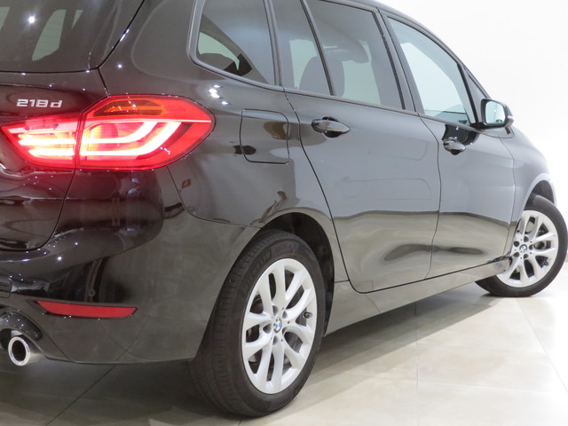 BMW Serie 2 218d Gran Tourer color Negro. Año 2020. 110KW(150CV). Diésel. En concesionario GANDIA Automoviles Fersan, S.A. de Valencia