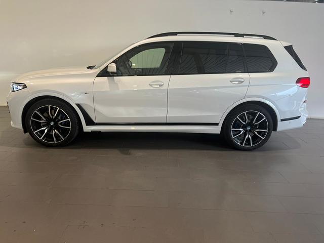 BMW X7 xDrive40d color Blanco. Año 2022. 250KW(340CV). Diésel. En concesionario Adler Motor S.L. TOLEDO de Toledo