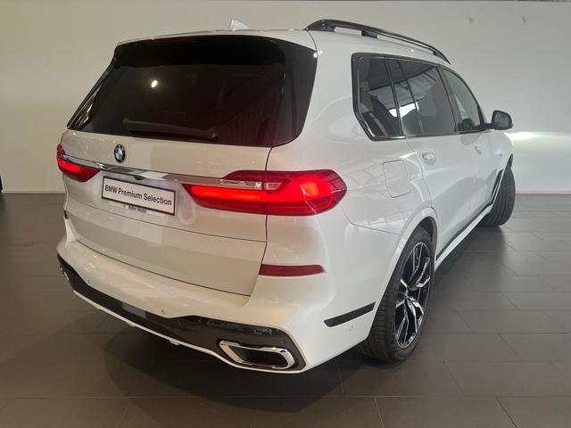 BMW X7 xDrive40d color Blanco. Año 2022. 250KW(340CV). Diésel. En concesionario Adler Motor S.L. TOLEDO de Toledo