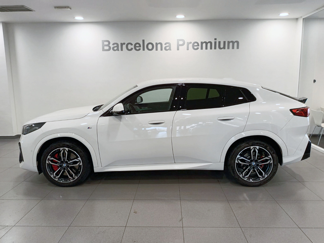 BMW X2 sDrive18d color Blanco. Año 2024. 110KW(150CV). Diésel. En concesionario Barcelona Premium -- GRAN VIA de Barcelona