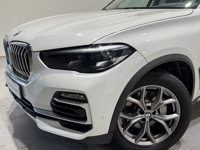 BMW X5 xDrive30d color Blanco. Año 2019. 195KW(265CV). Diésel. En concesionario MOTOR MUNICH S.A.U  - Terrassa de Barcelona