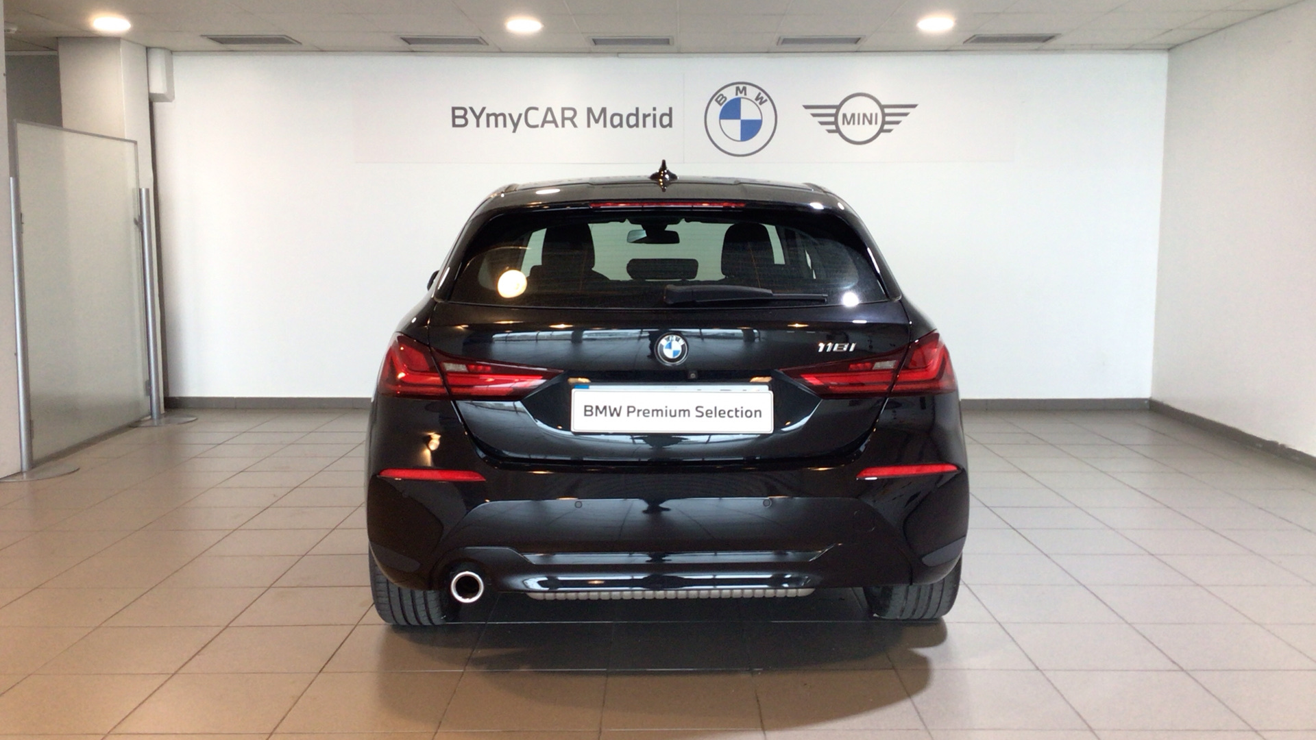 BMW Serie 1 118i color Negro. Año 2019. 103KW(140CV). Gasolina. En concesionario BYmyCAR Madrid - Alcalá de Madrid