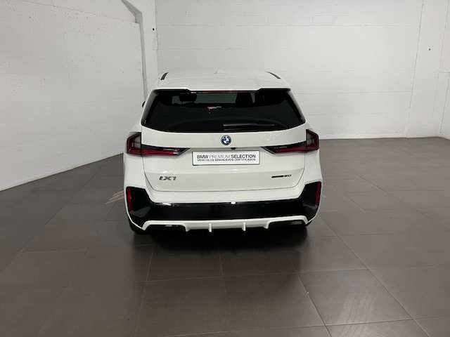 BMW iX1 eDrive20 color Blanco. Año 2024. 150KW(204CV). Eléctrico. En concesionario Amiocar S.A. de Coruña
