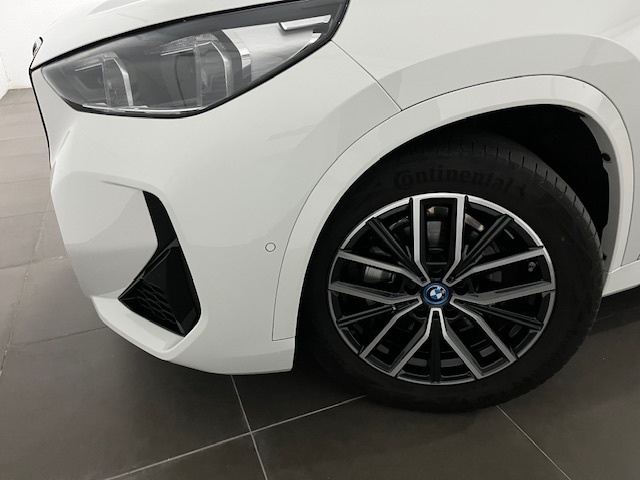 BMW iX1 eDrive20 color Blanco. Año 2024. 150KW(204CV). Eléctrico. En concesionario Amiocar S.A. de Coruña