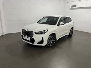 Fotos de BMW iX1 eDrive20 color Blanco. Año 2024. 150KW(204CV). Eléctrico. En concesionario Amiocar S.A. de Coruña