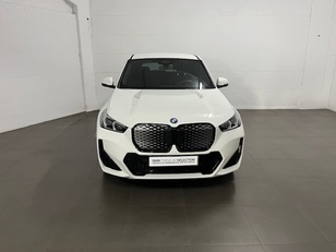 Fotos de BMW iX1 eDrive20 color Blanco. Año 2024. 150KW(204CV). Eléctrico. En concesionario Amiocar S.A. de Coruña