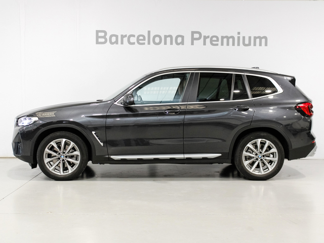 BMW X3 xDrive20d color Gris. Año 2023. 140KW(190CV). Diésel. En concesionario Barcelona Premium -- GRAN VIA de Barcelona